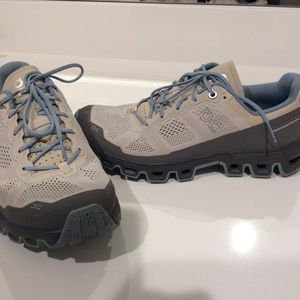 On cloud tennis shoes